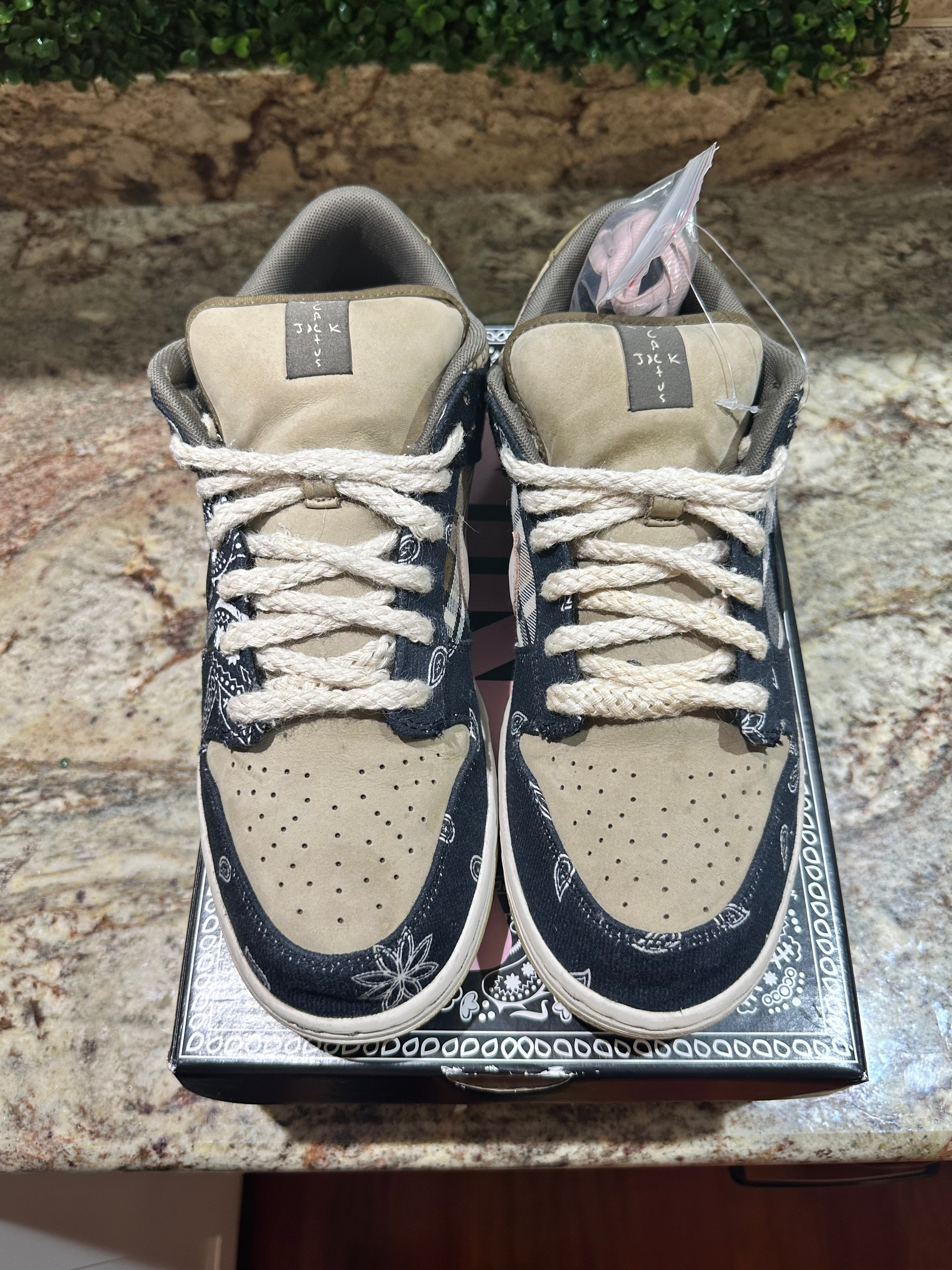 SIZE 11.5M - NIKE SB DUNK LOW “TRAVIS SCOTT” (SPECIAL BOX)