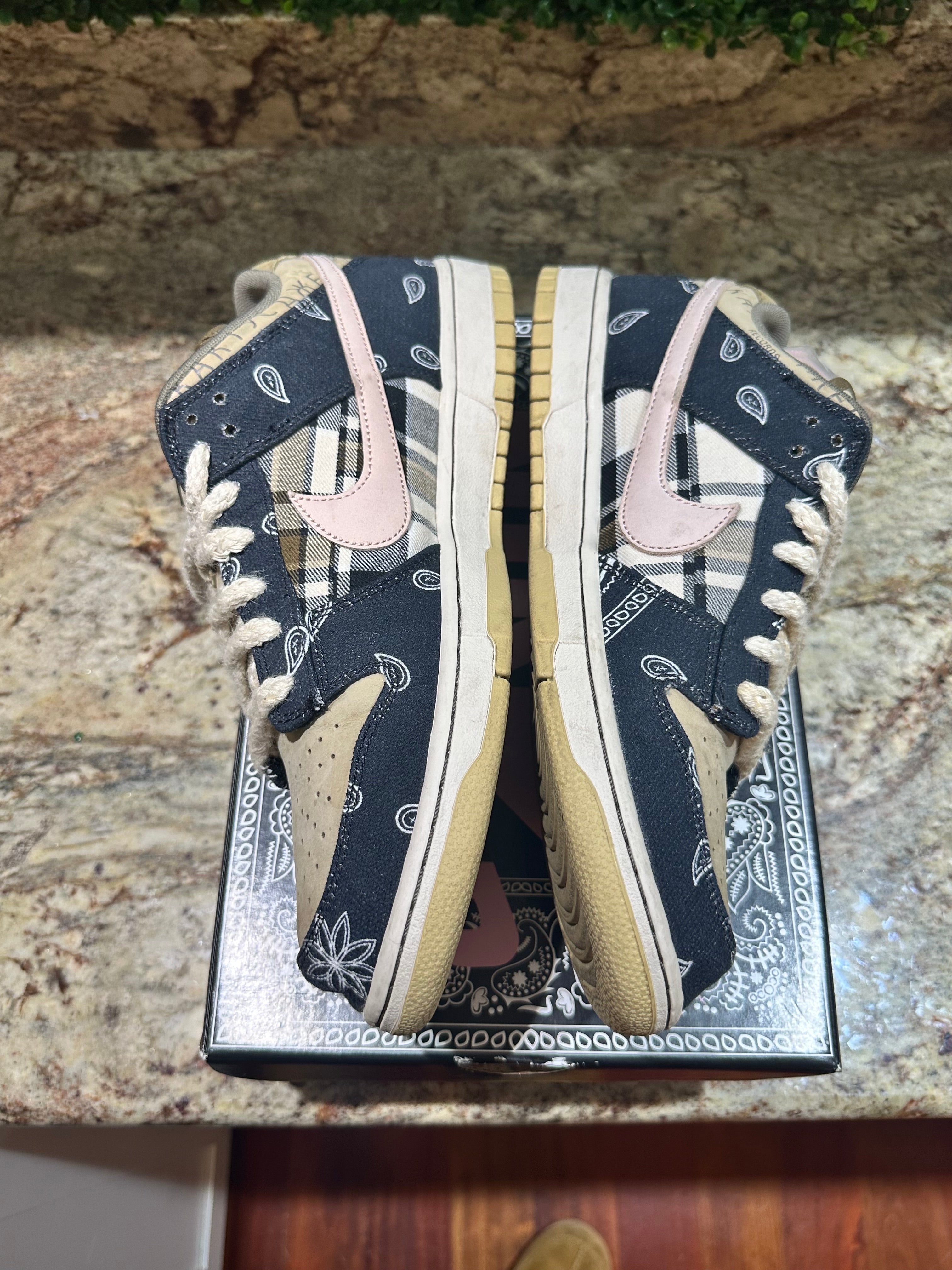 SIZE 11.5M - NIKE SB DUNK LOW “TRAVIS SCOTT” (SPECIAL BOX)