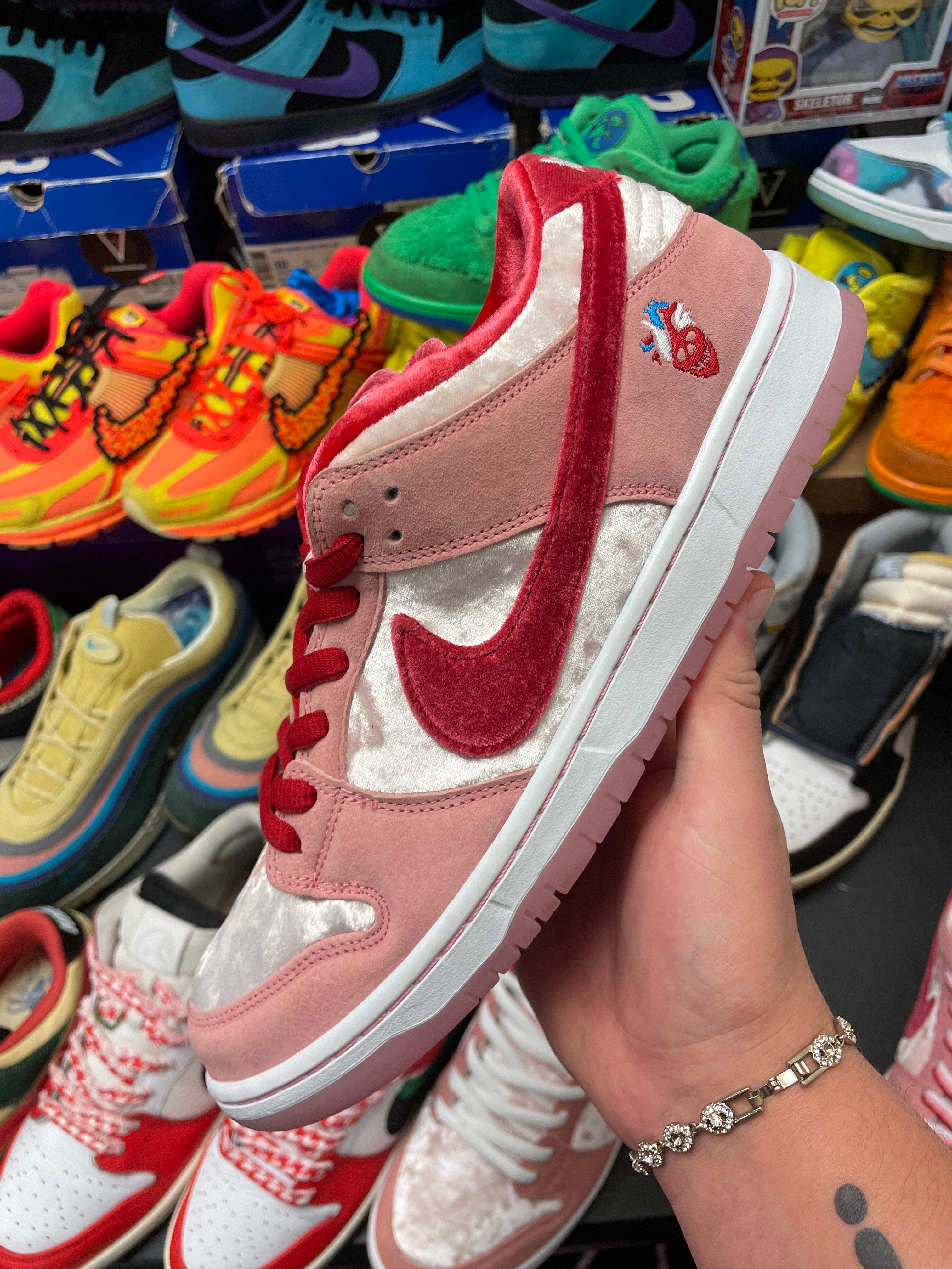 SIZE 10.5M NIKE SB DUNK LOW ‘STRANGE LOVE’