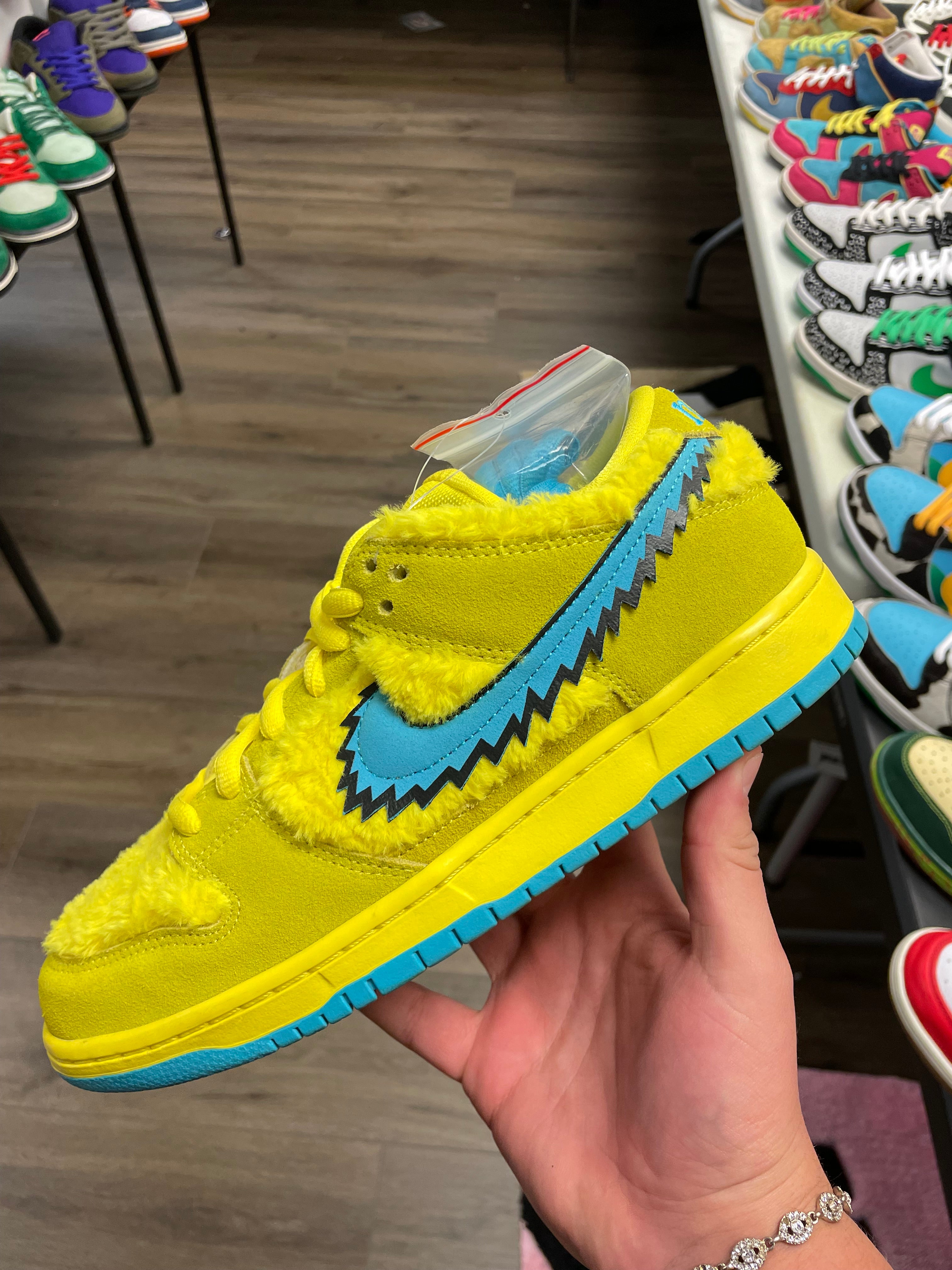 SIZE 9.5M NIKE SB DUNK LOW ‘GREATFUL DEAD YELLOW BEAR’