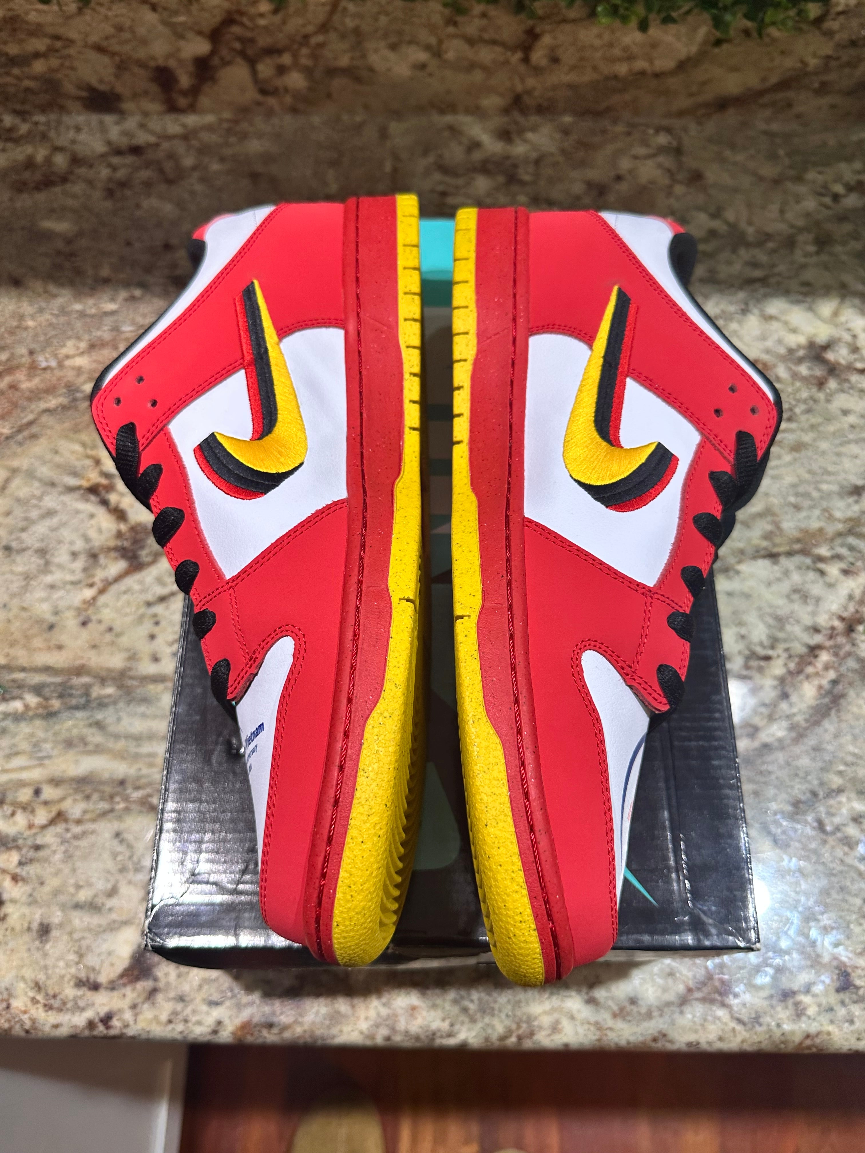 SIZE 13M - NIKE SB DUNK LOW ”VIETNAM” *RARE*