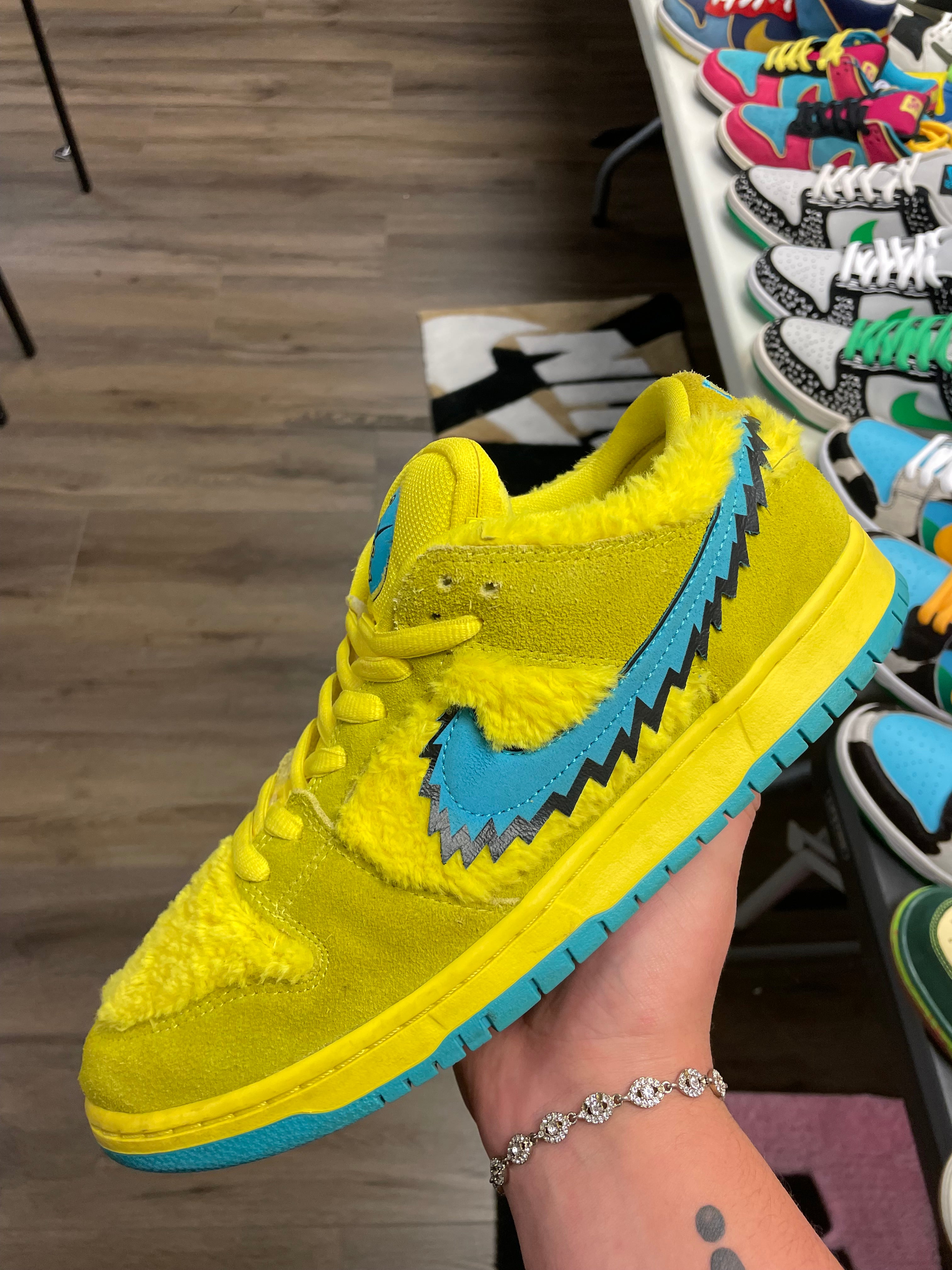 SIZE 12M NIKE SB DUNK LOW ‘GREATFUL DEAD YELLOW BEAR’