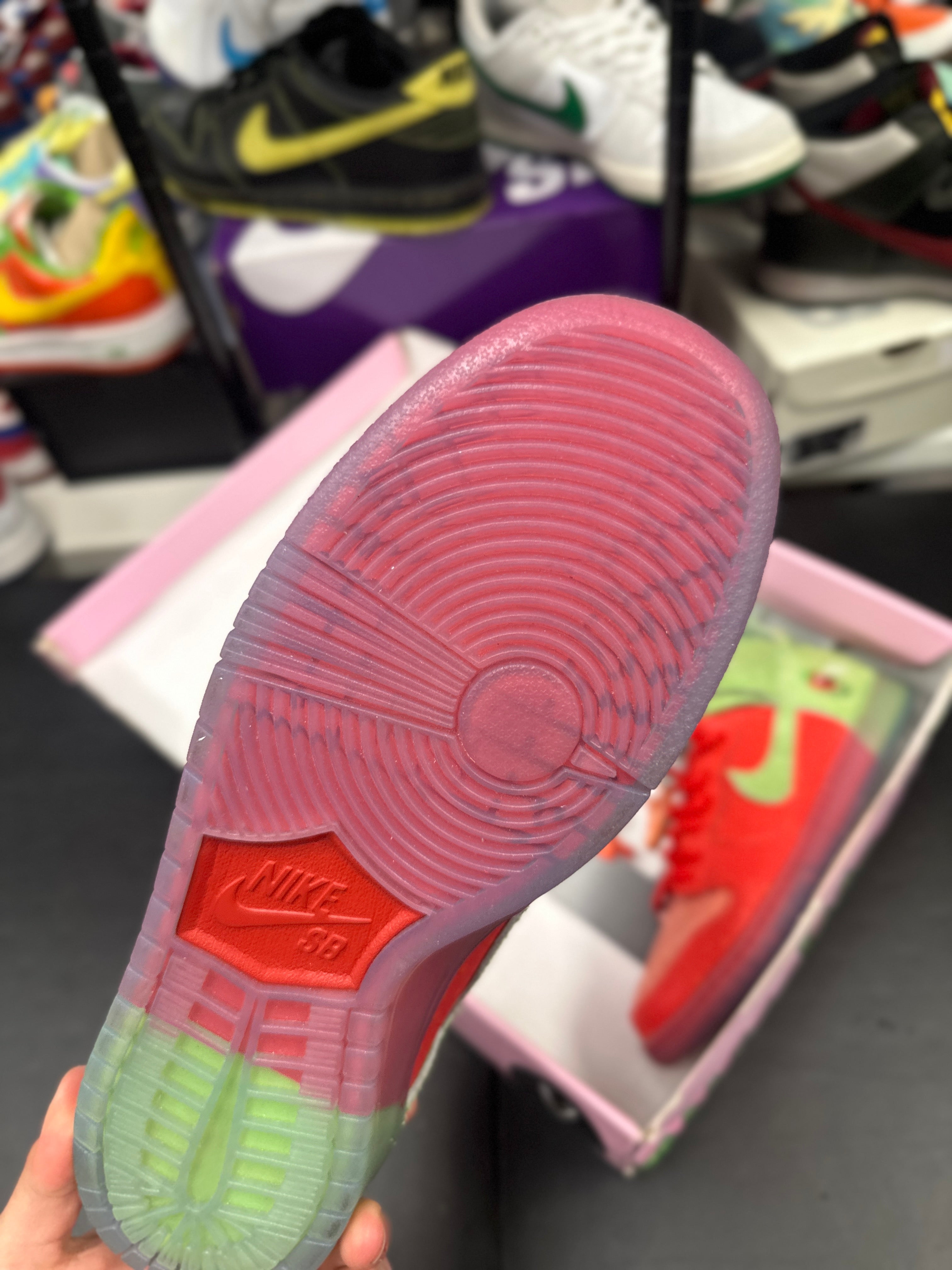 SIZE 10.5M - NIKE SB DUNK HIGH “STRAWBERRY COUGH” (SPECIAL BOX)