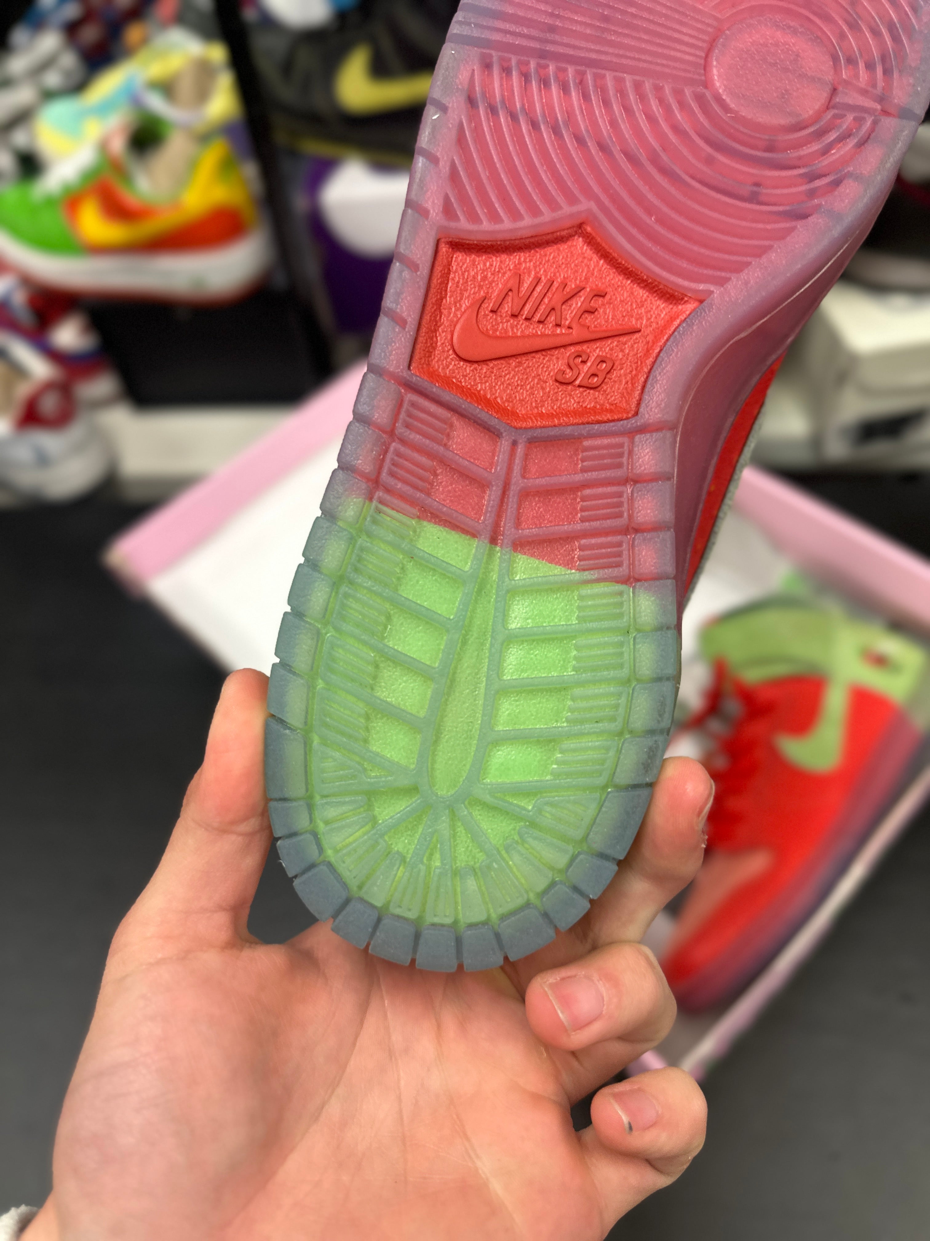 SIZE 10.5M - NIKE SB DUNK HIGH “STRAWBERRY COUGH” (SPECIAL BOX)