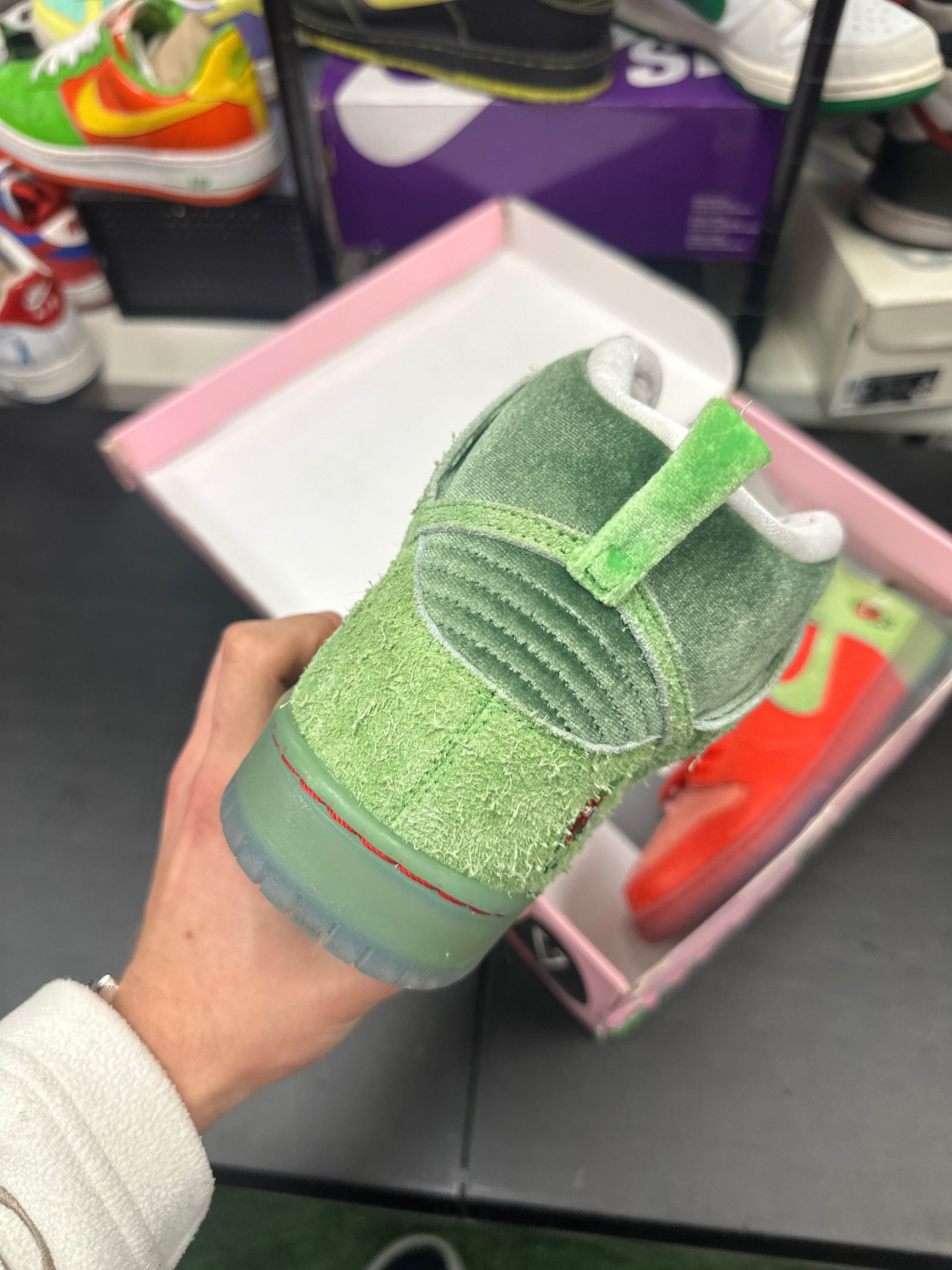 SIZE 10.5M - NIKE SB DUNK HIGH “STRAWBERRY COUGH” (SPECIAL BOX)