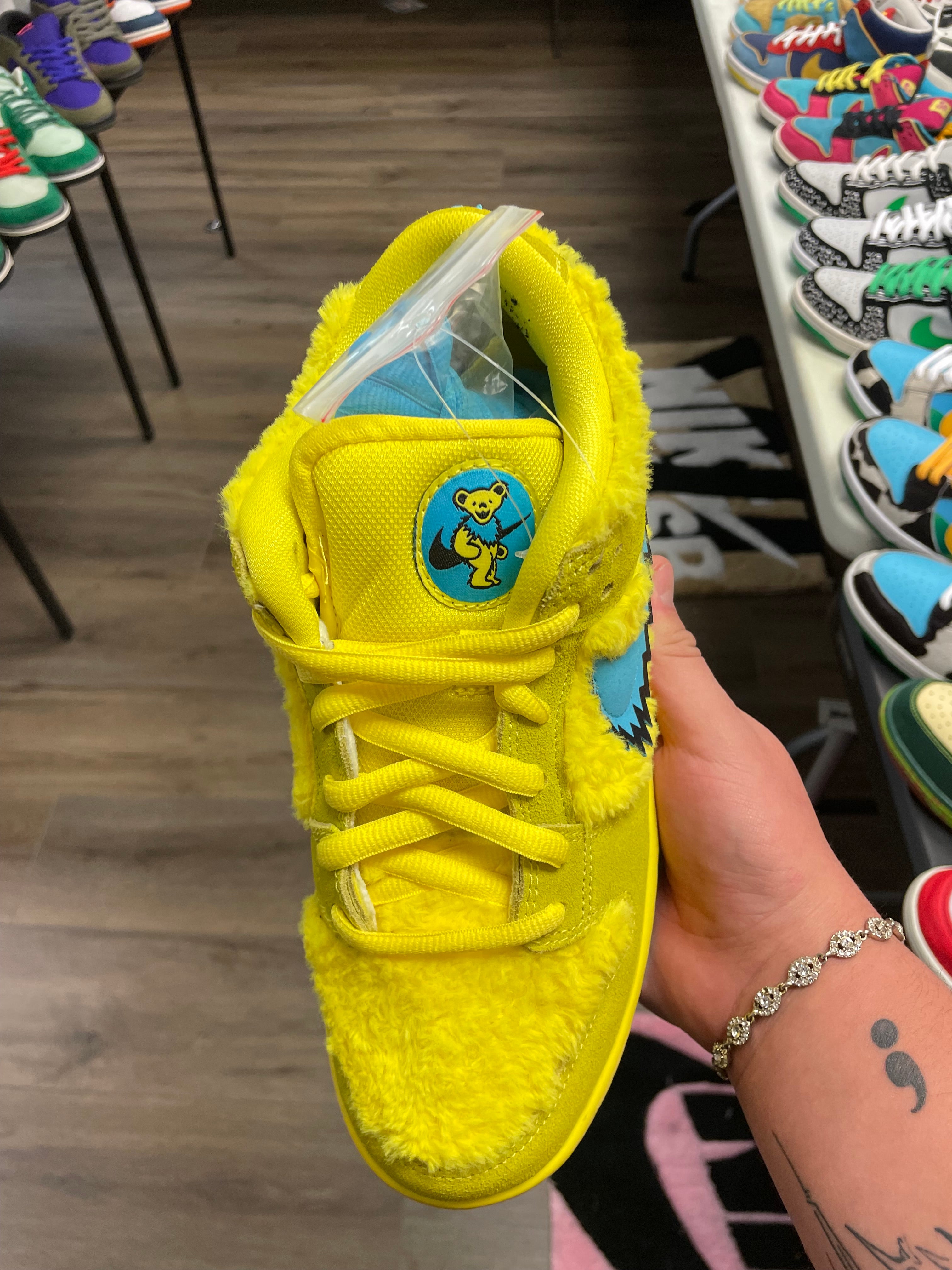 SIZE 9.5M NIKE SB DUNK LOW ‘GREATFUL DEAD YELLOW BEAR’