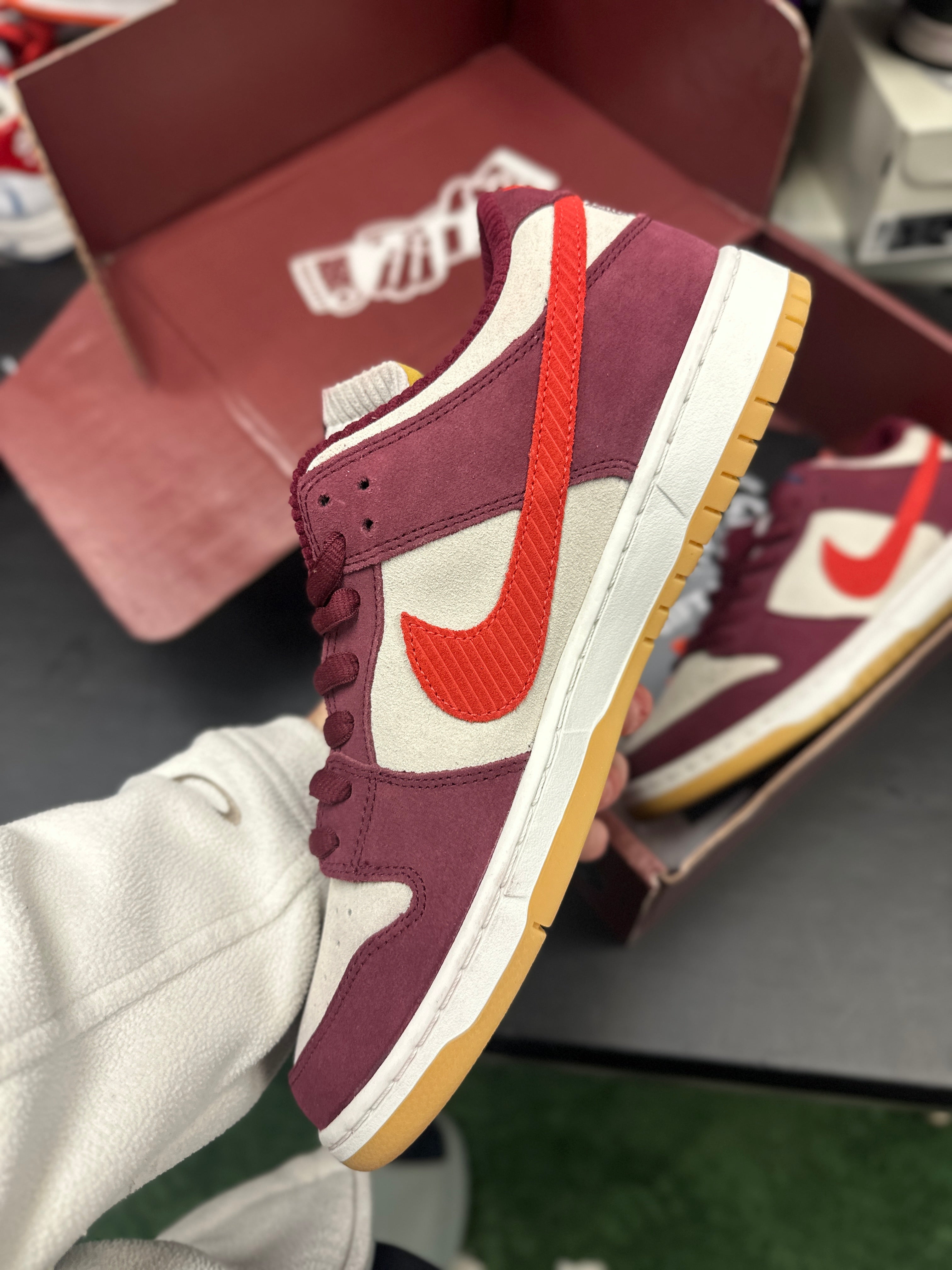 SIZE 11.5M - NIKE SB DUNK LOW “SKATE LIKE A GIRL” (SPECIAL BOX)