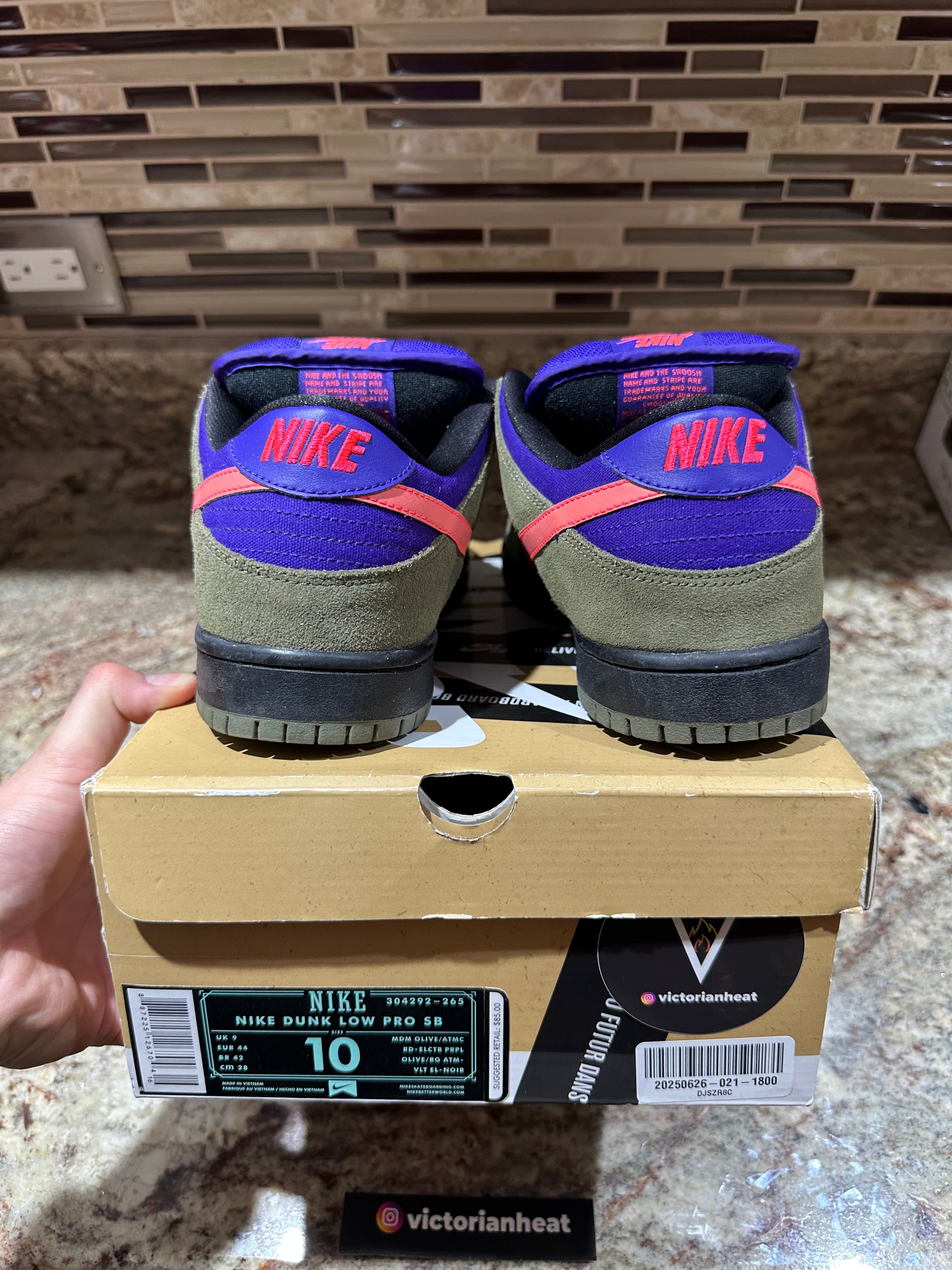 SIZE 10M - NIKE SB DUNK LOW “ATOMIC RED OLIVE”