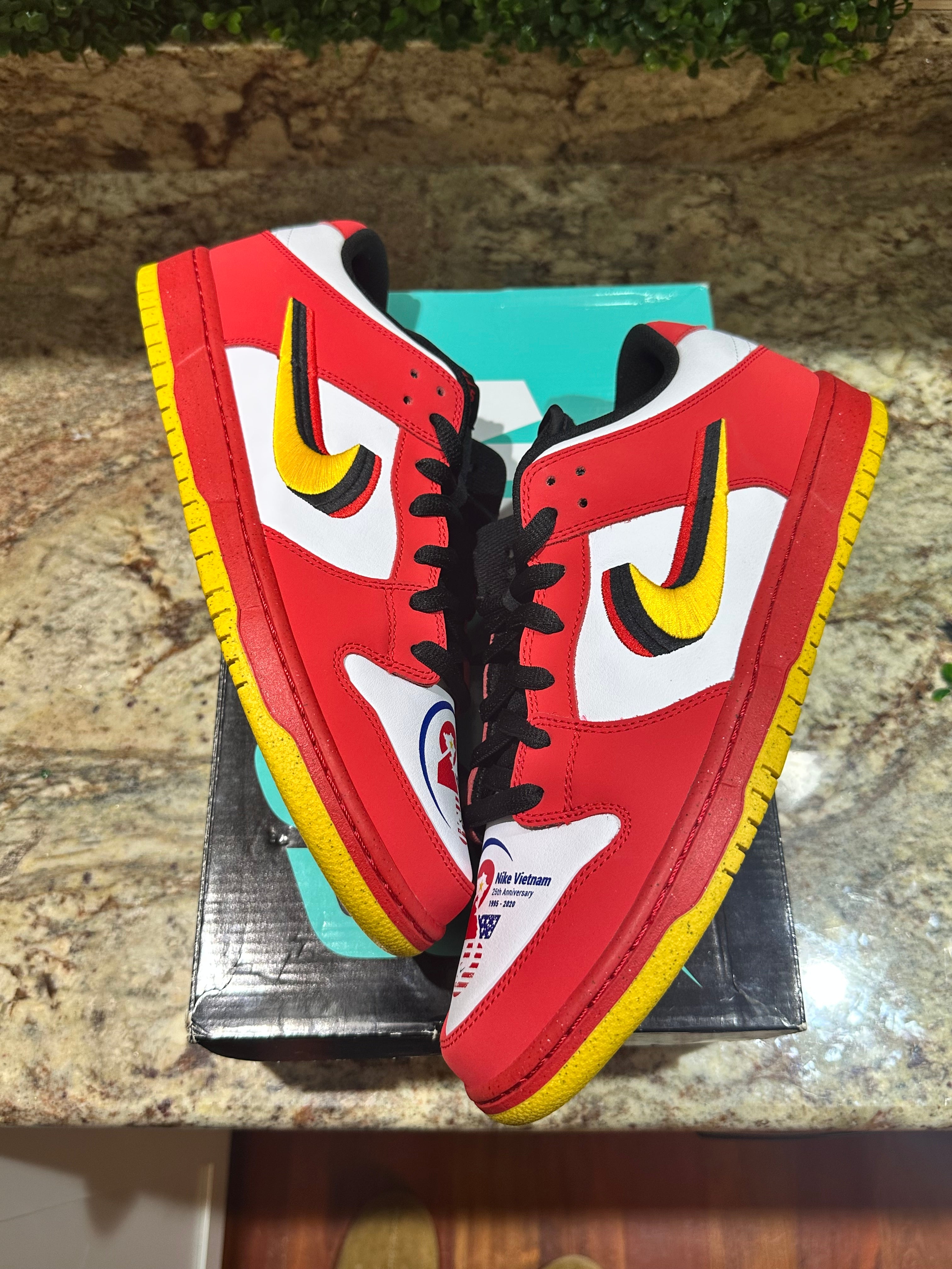 SIZE 13M - NIKE SB DUNK LOW ”VIETNAM” *RARE*