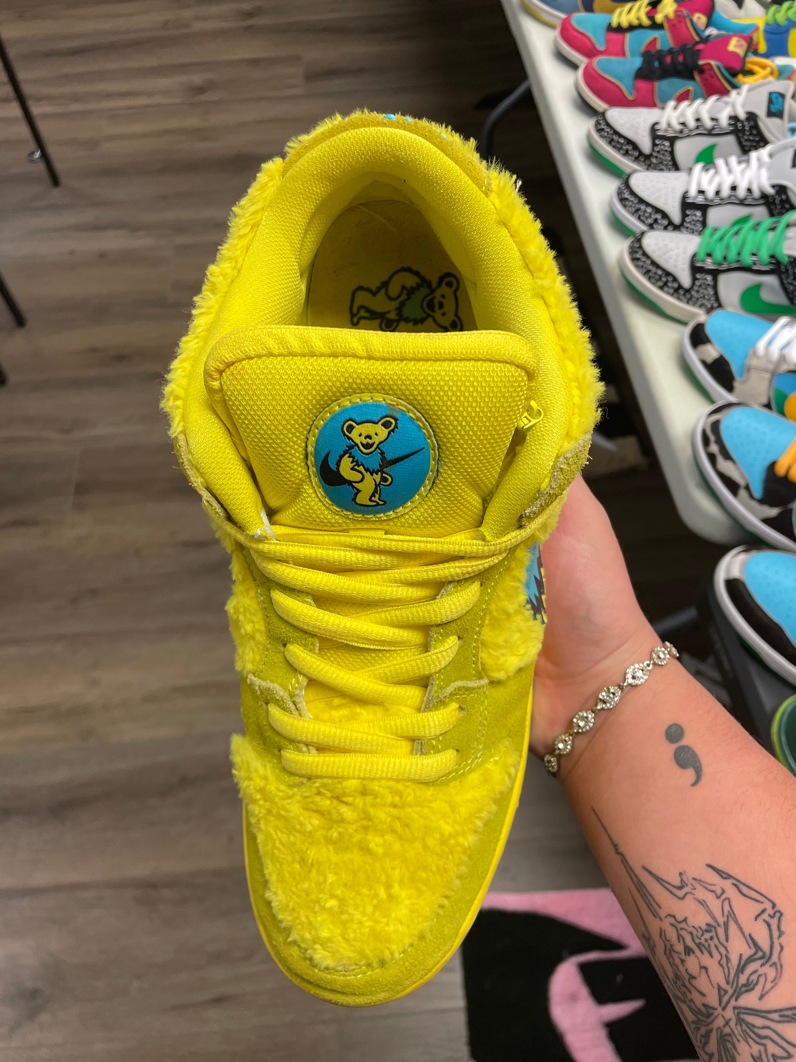 SIZE 12M NIKE SB DUNK LOW ‘GREATFUL DEAD YELLOW BEAR’